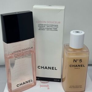 CHANEL Lotion Douceur and No. 5 Shower Gel Set